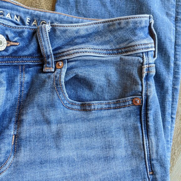 American Eagle Light Wash Denim Kick Boot Stretch Distressed Jeans, Size 6 Long - Picture 5 of 8
